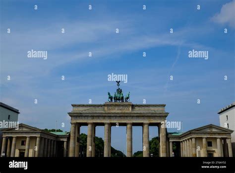  Brandenburg Gate: Một Biểu Tượng Lịch Sử Uy Nghị Và Kiến Trúc Đẳng Cấp!