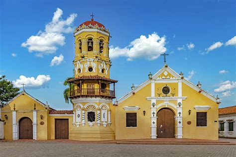  Catedral de Santa Cruz de Mompox! Một Kiệt Tác Kiến Trúc Thắp Sáng lịch sử Colombia