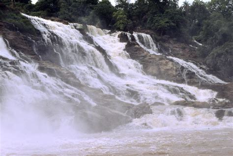  Gurara Waterfalls - Một tuyệt tác thiên nhiên đầy năng lượng và bí ẩn!